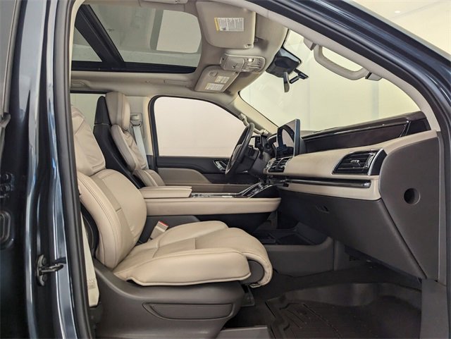 Used 2024 Lincoln Navigator L Reserve image 17