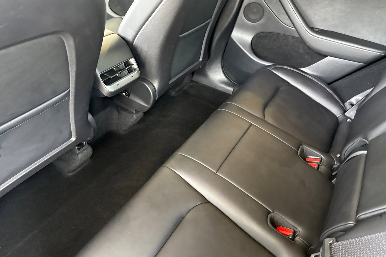 Used 2023 Tesla Model Y Long Range image 25