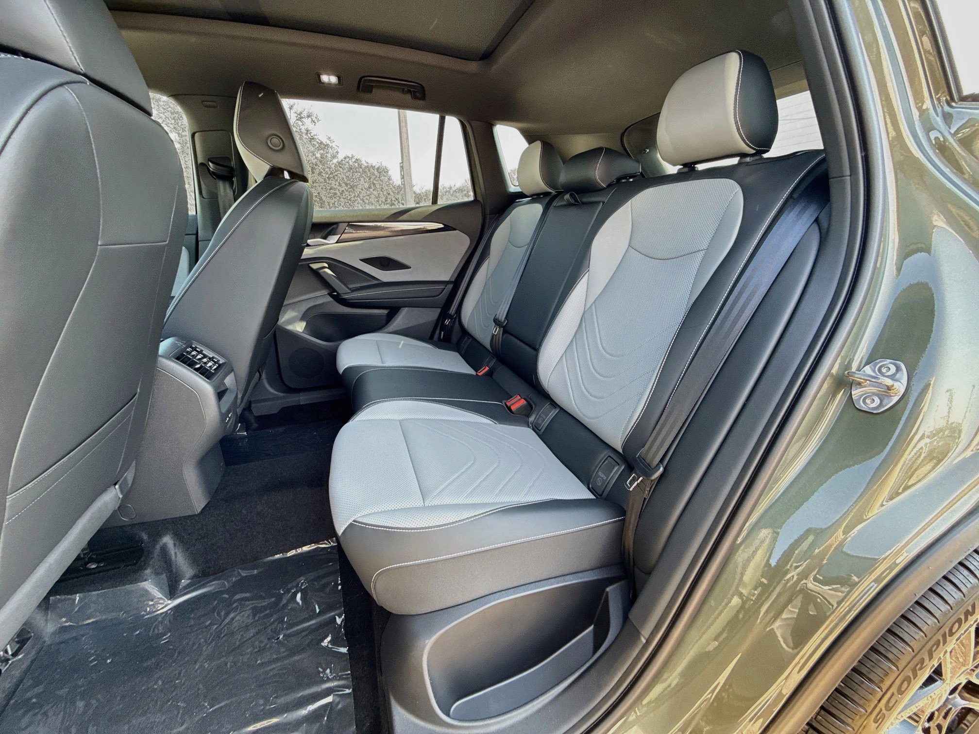 Used 2026 Volkswagen Tiguan SE R-Line FWD image 27