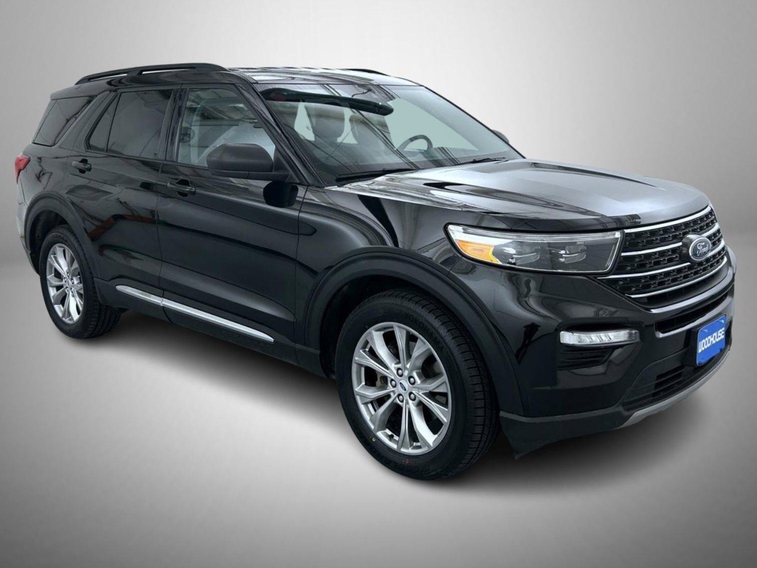 Used 2023 Ford Explorer XLT image 3