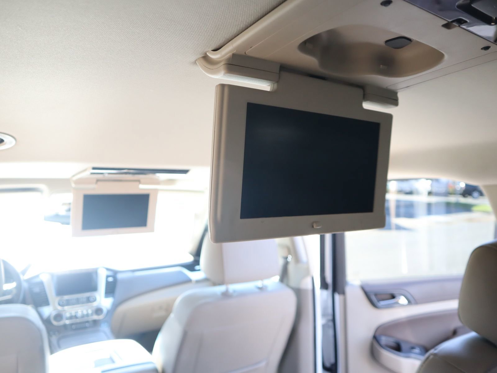 Used 2019 Chevrolet Suburban Premier AWD/4WD image 29