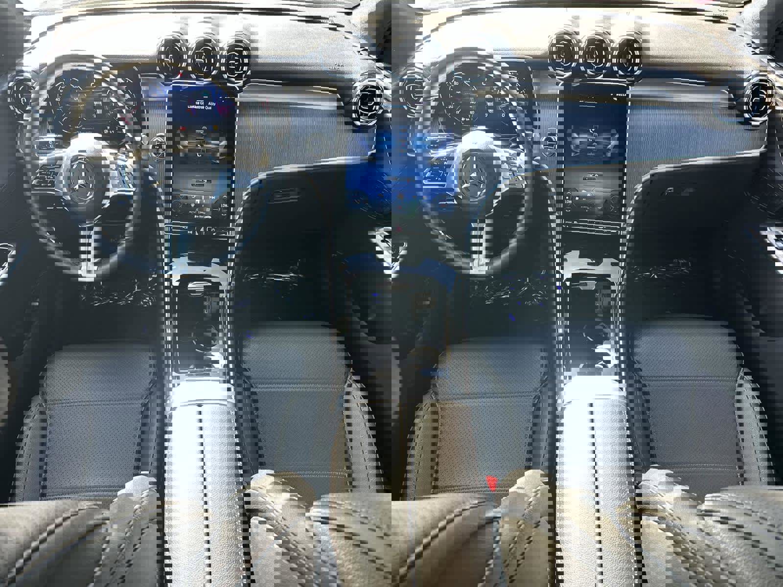 Used 2025 Mercedes-Benz GLC 300 image 10