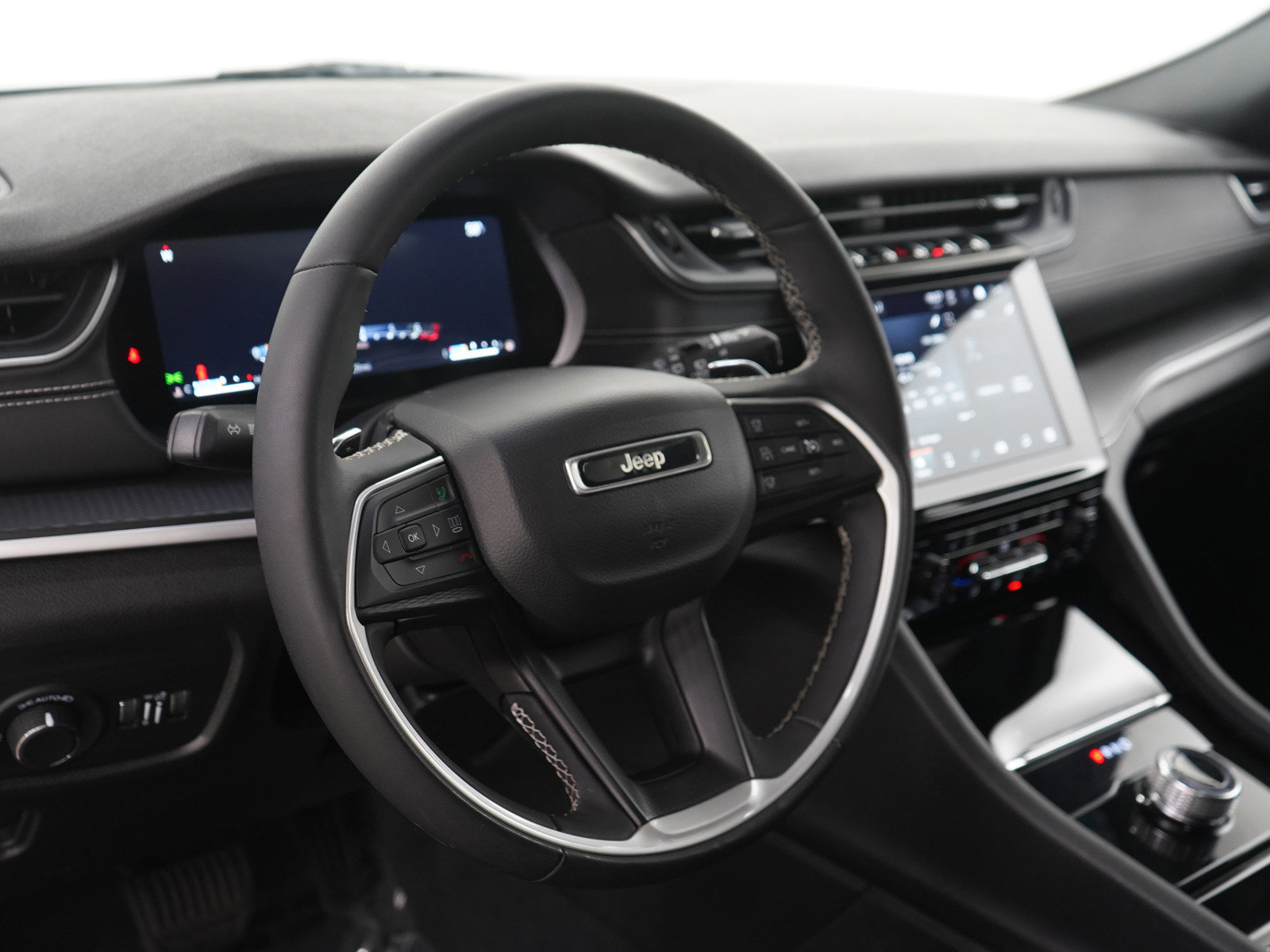 Used 2023 Jeep Grand Cherokee Altitude image 21