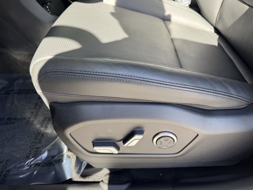 Used 2024 Hyundai Santa Fe Limited image 34