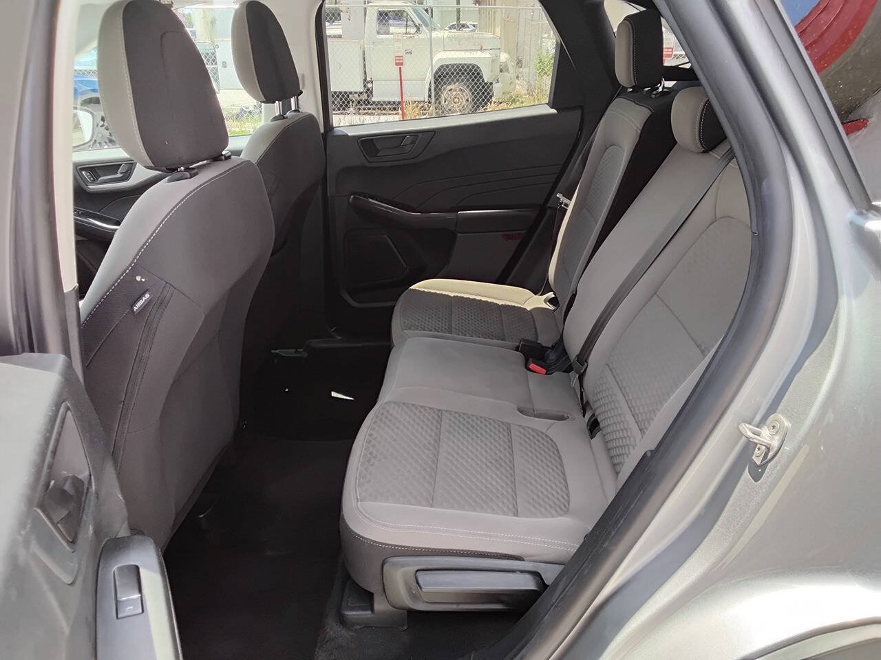 Used 2022 Ford Escape SE FWD image 2