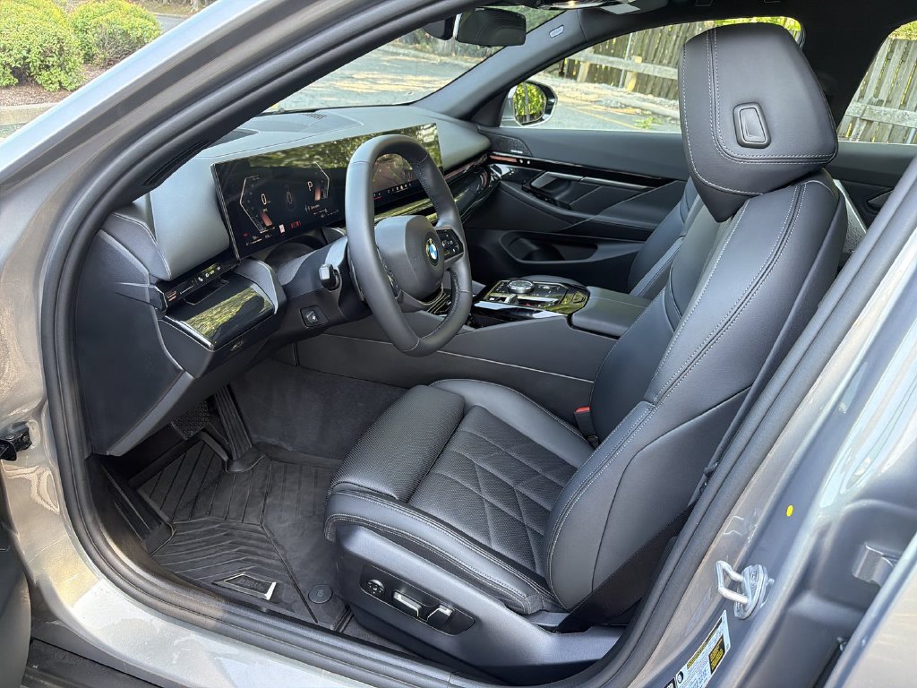 Used 2026 BMW 530i xDrive w/ Premium Package AWD/4WD image 10