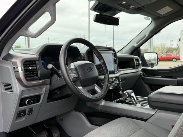 Used 2025 Ford F150 Lightning XLT AWD/4WD image 15