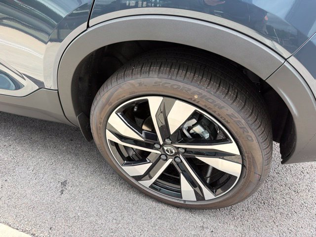New 2026 Volvo XC40 B5 Ultra w/ Protection Package Premier AWD/4WD image 6