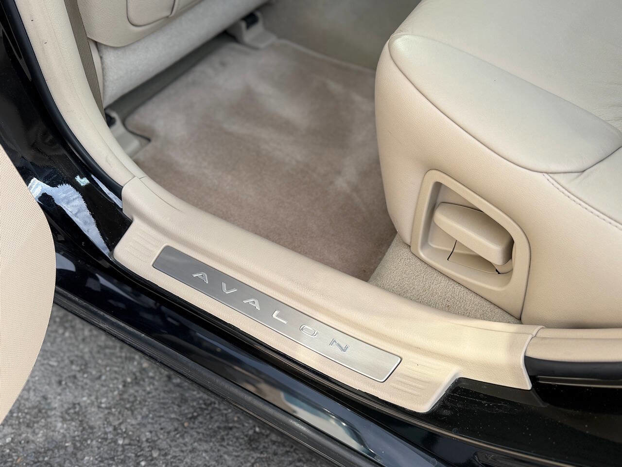 Used 2008 Toyota Avalon XLS image 98