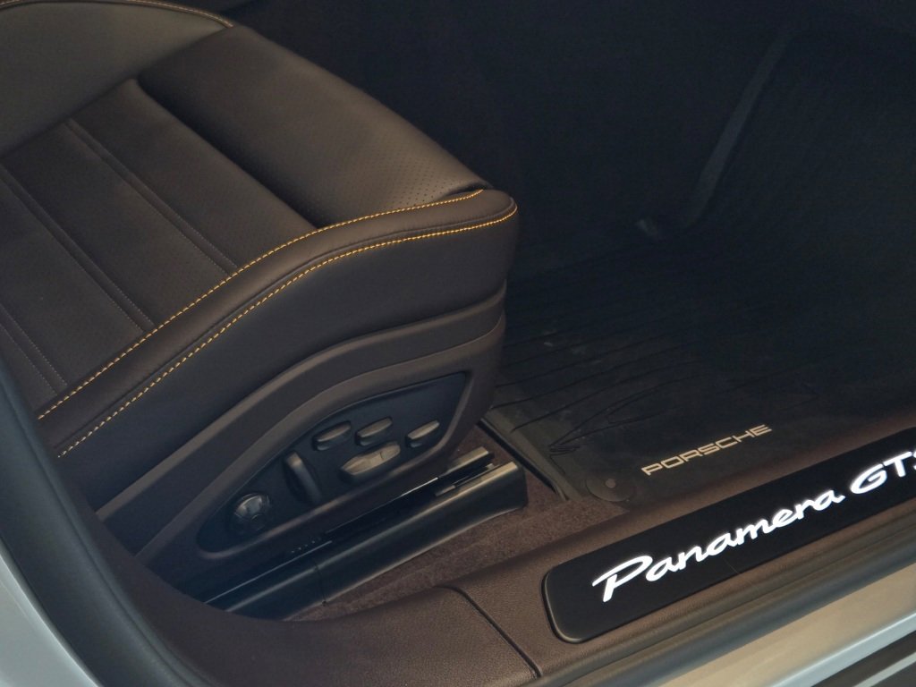 Certified 2025 Porsche Panamera GTS image 26