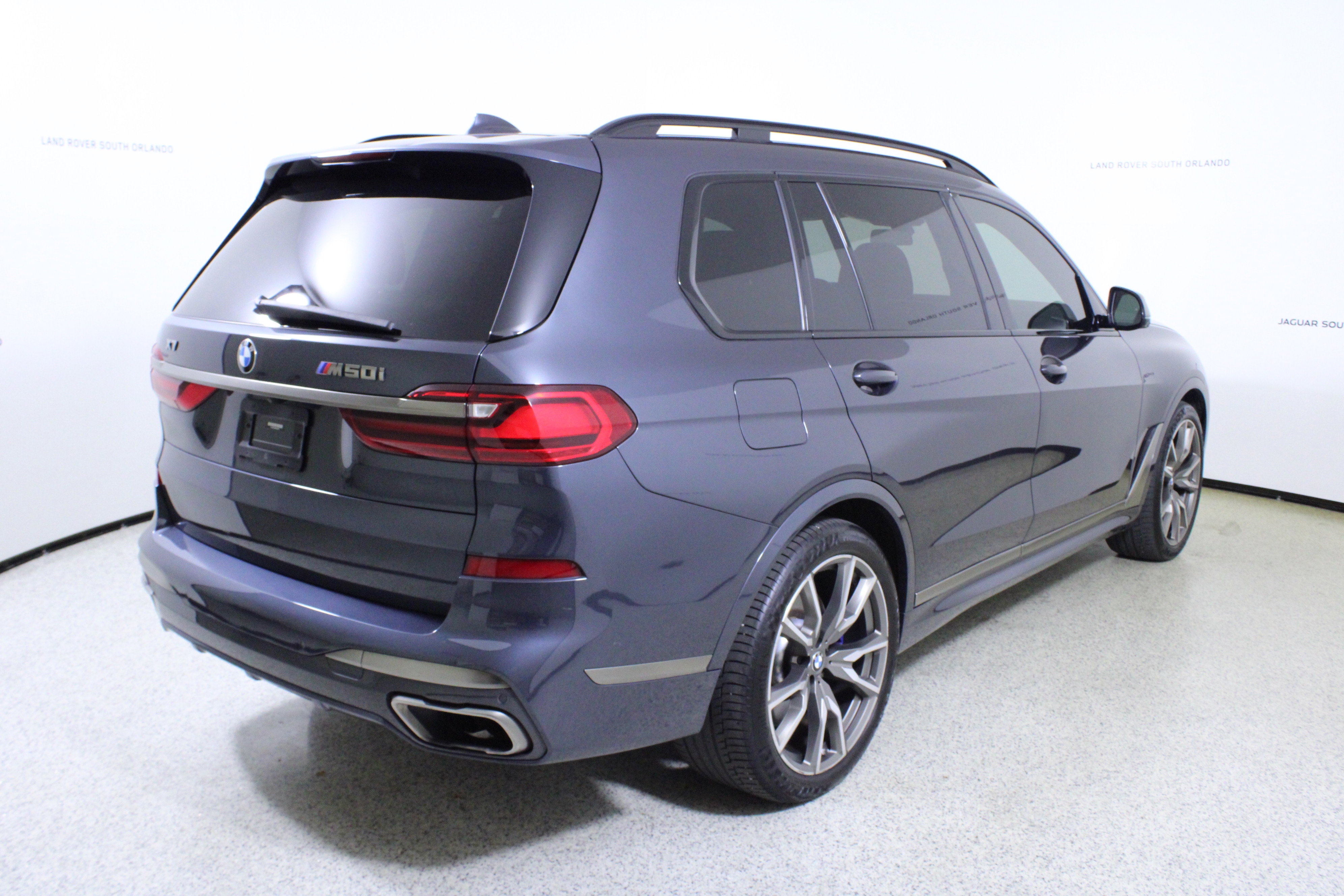 Used 2022 BMW X7 M50i image 7