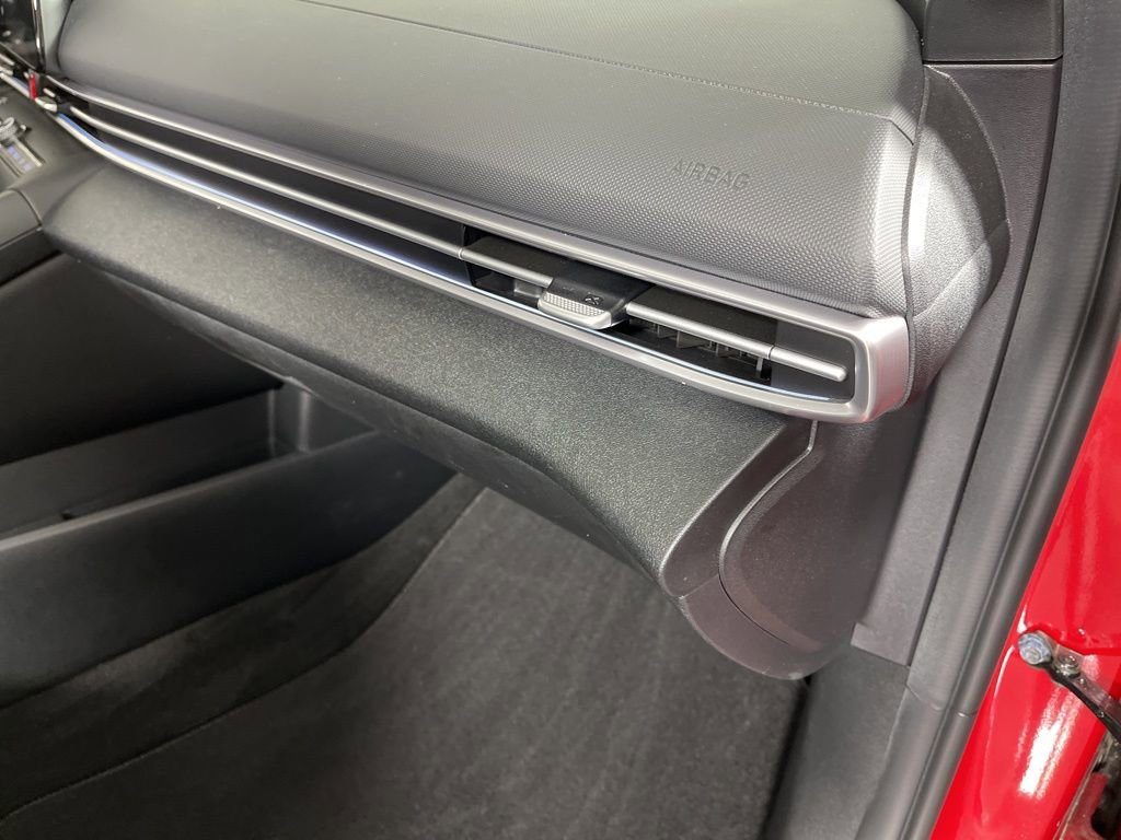 Used 2022 Hyundai Elantra Limited w/ Preferred Accessory Package image 21