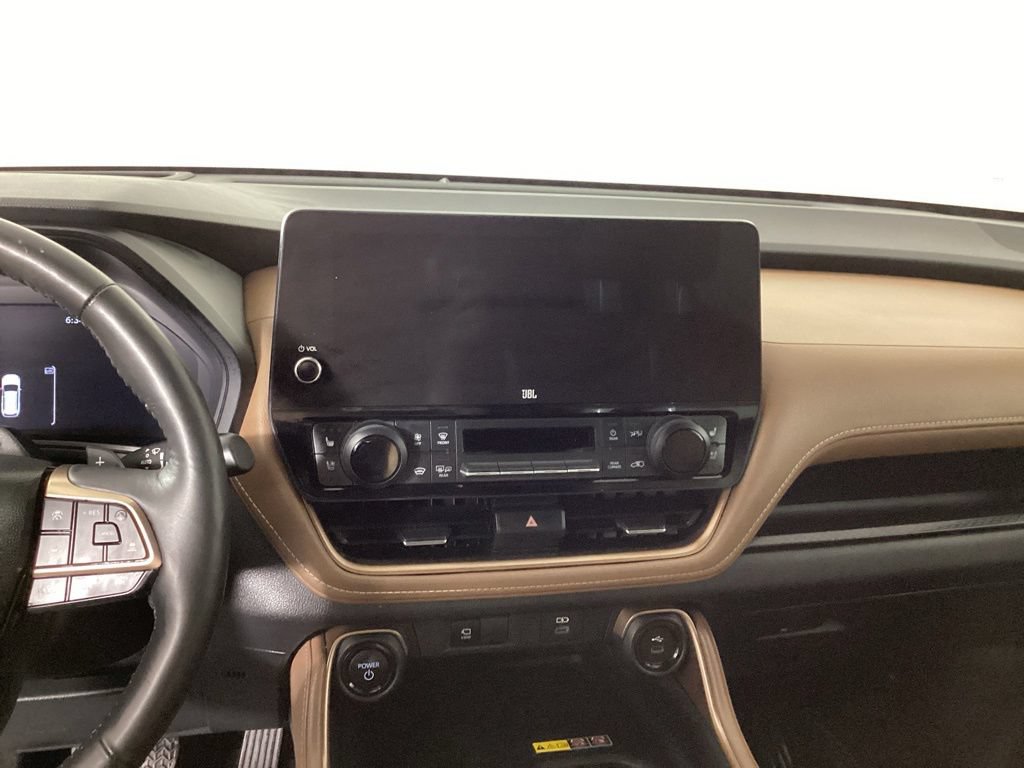 Used 2024 Toyota Grand Highlander AWD Hybrid image 16