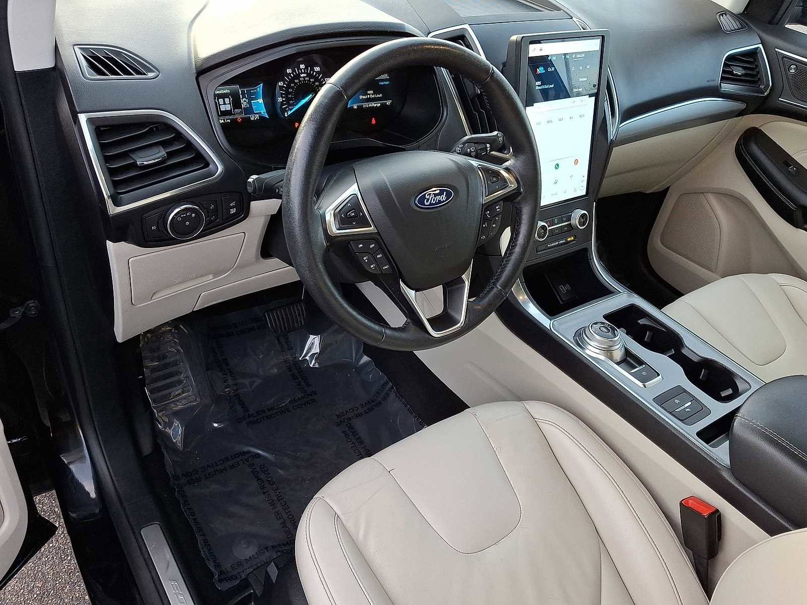 Used 2022 Ford Edge Titanium image 16