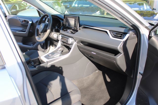 Used 2022 Toyota RAV4 LE image 16
