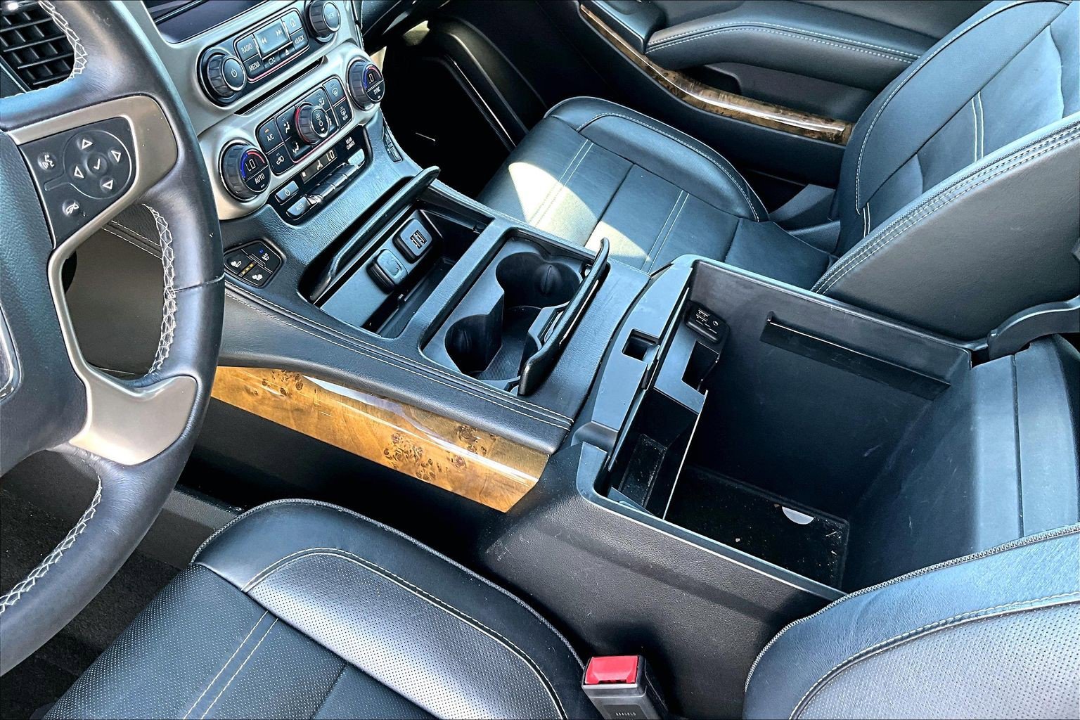 Used 2015 GMC Yukon Denali w/ Premium Package AWD/4WD image 13