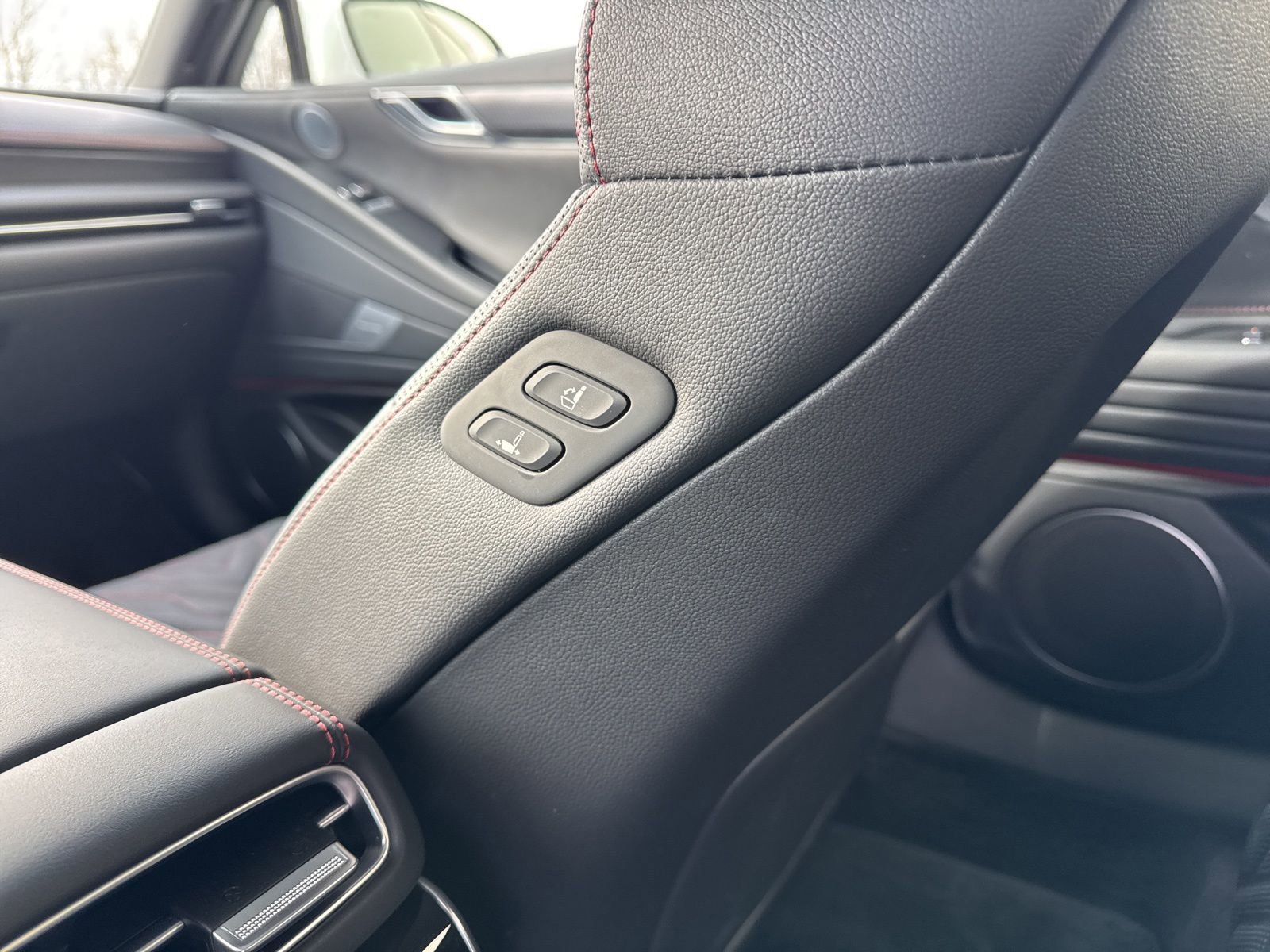 Used 2025 Genesis G80 3.5T Sport image 17