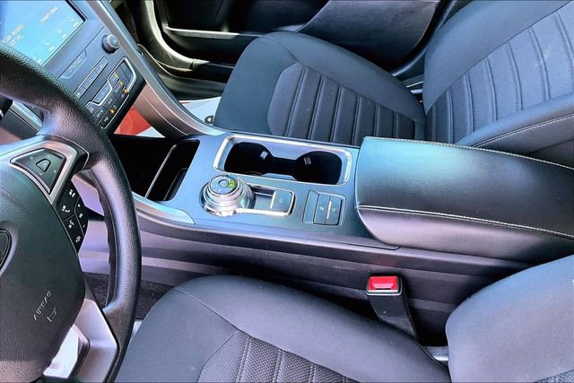 Used 2020 Ford Fusion SE image 18