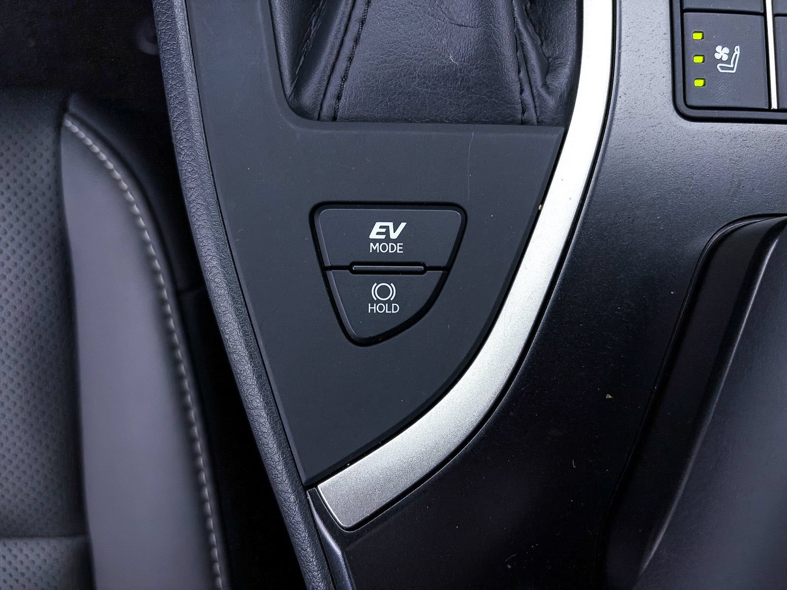Used 2024 Lexus UX 250h F Sport FWD image 28