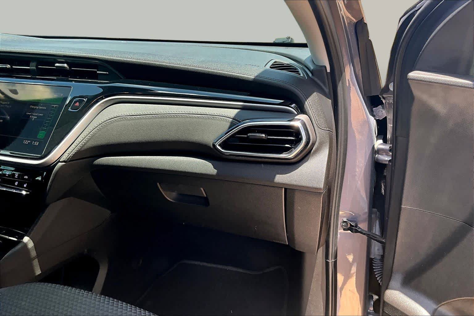 Used 2022 Chevrolet Bolt EUV LT w/ Comfort Package FWD image 18