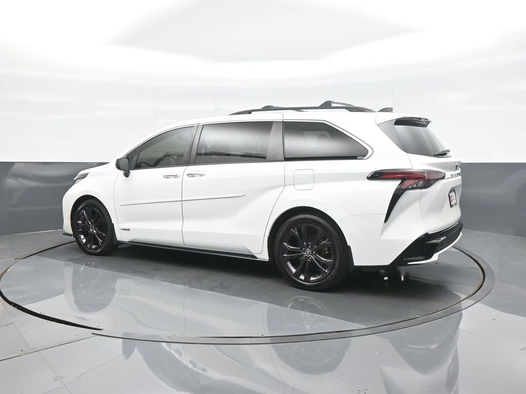 Used 2021 Toyota Sienna XSE w/ XSE Plus Package FWD image 5