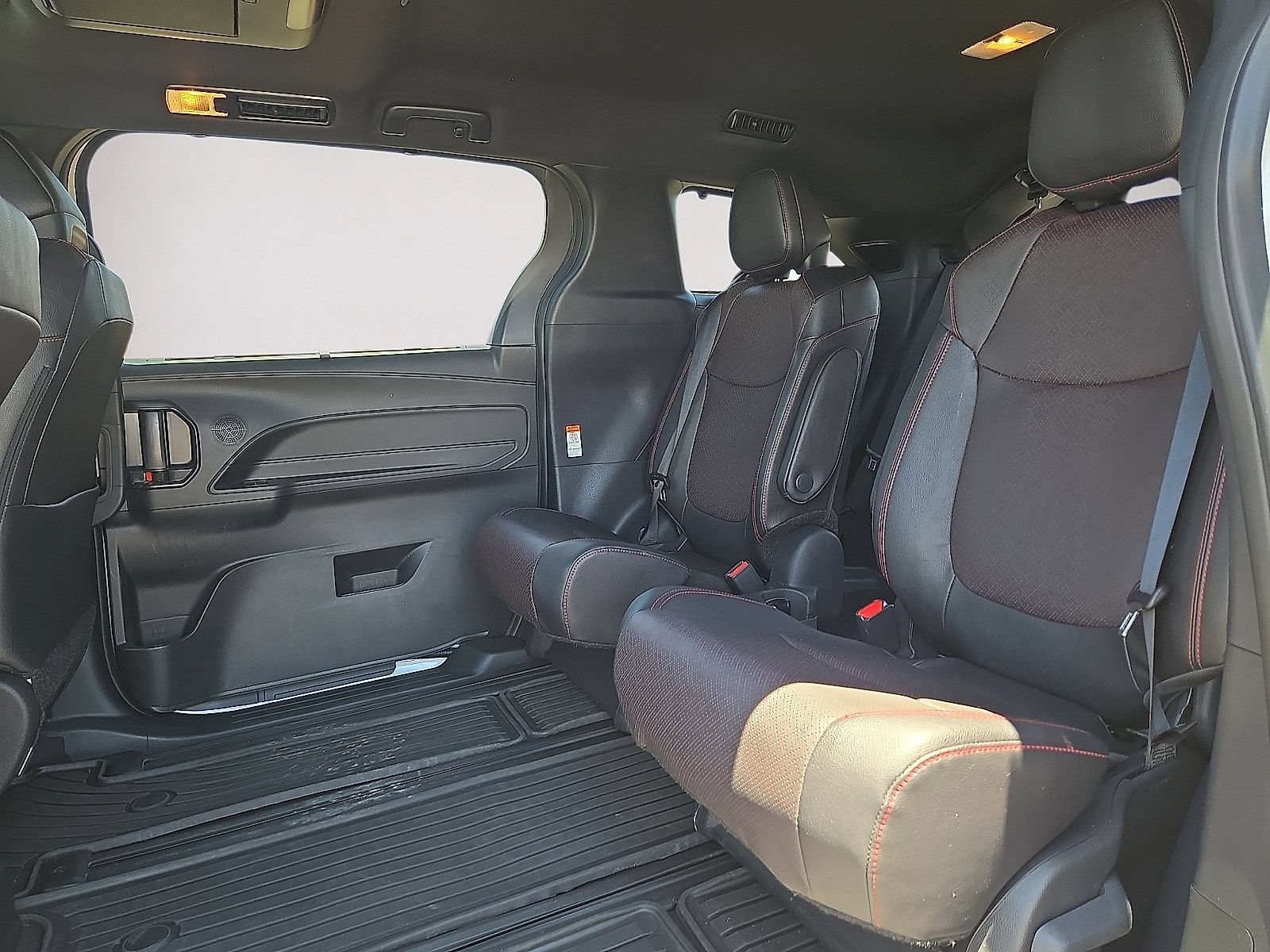 Used 2025 Toyota Sienna XSE w/ XSE Premium Package AWD/4WD image 16