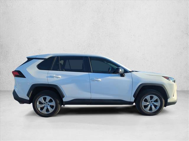Used 2022 Toyota RAV4 LE FWD image 5