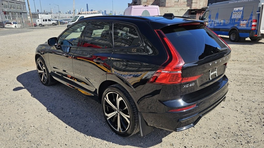 Certified 2022 Volvo XC60 B6 R-Design w/ Climate Package image 3