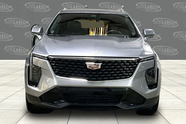 Used 2024 Cadillac XT4 Premium Luxury image 2