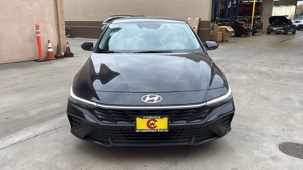 Used 2025 Hyundai Elantra SE image 8