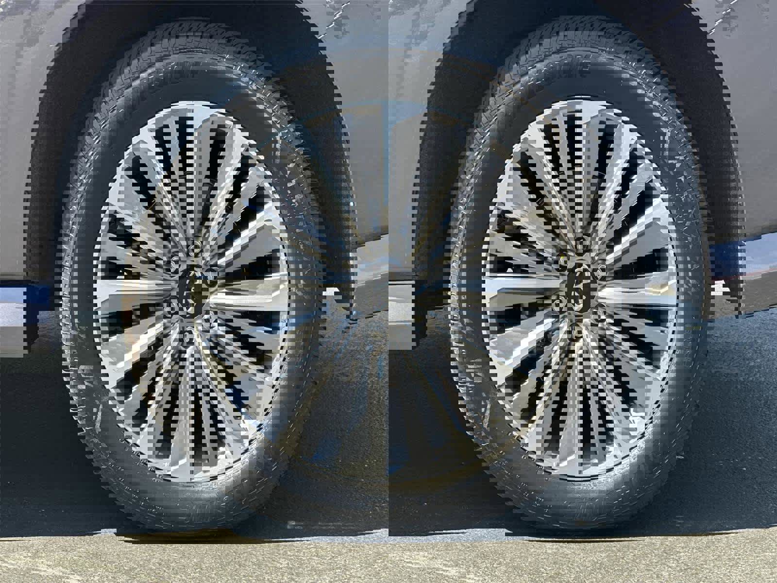 Used 2025 INFINITI QX80 Luxe image 8