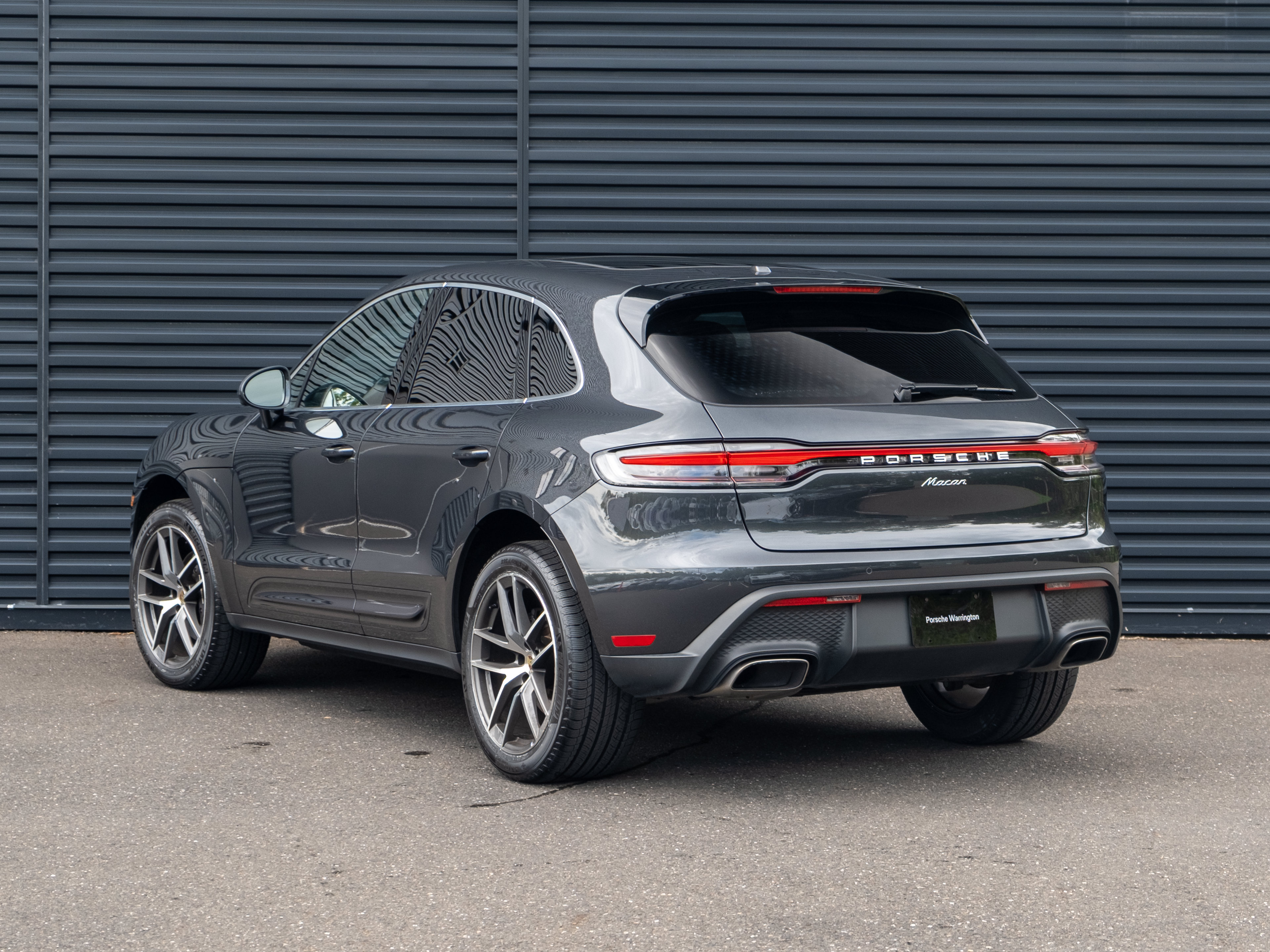Certified 2023 Porsche Macan AWD/4WD image 3