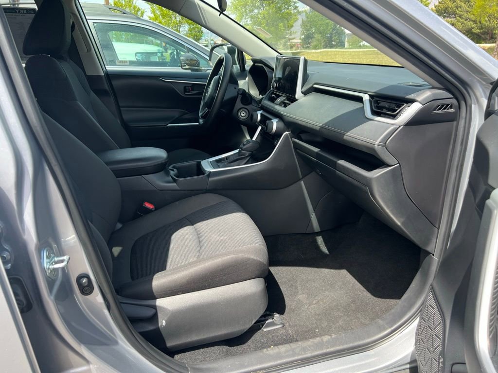 Used 2024 Toyota RAV4 LE AWD/4WD image 17