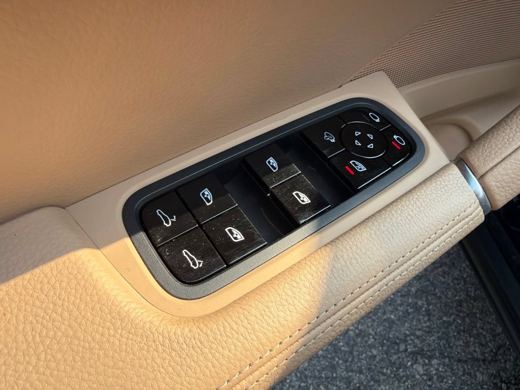 Used 2020 Porsche Cayenne AWD/4WD image 13