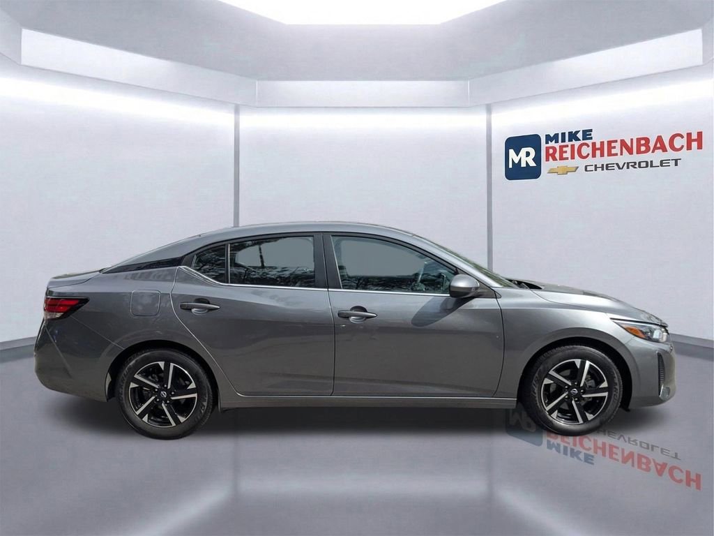 Used 2024 Nissan Sentra SV image 3