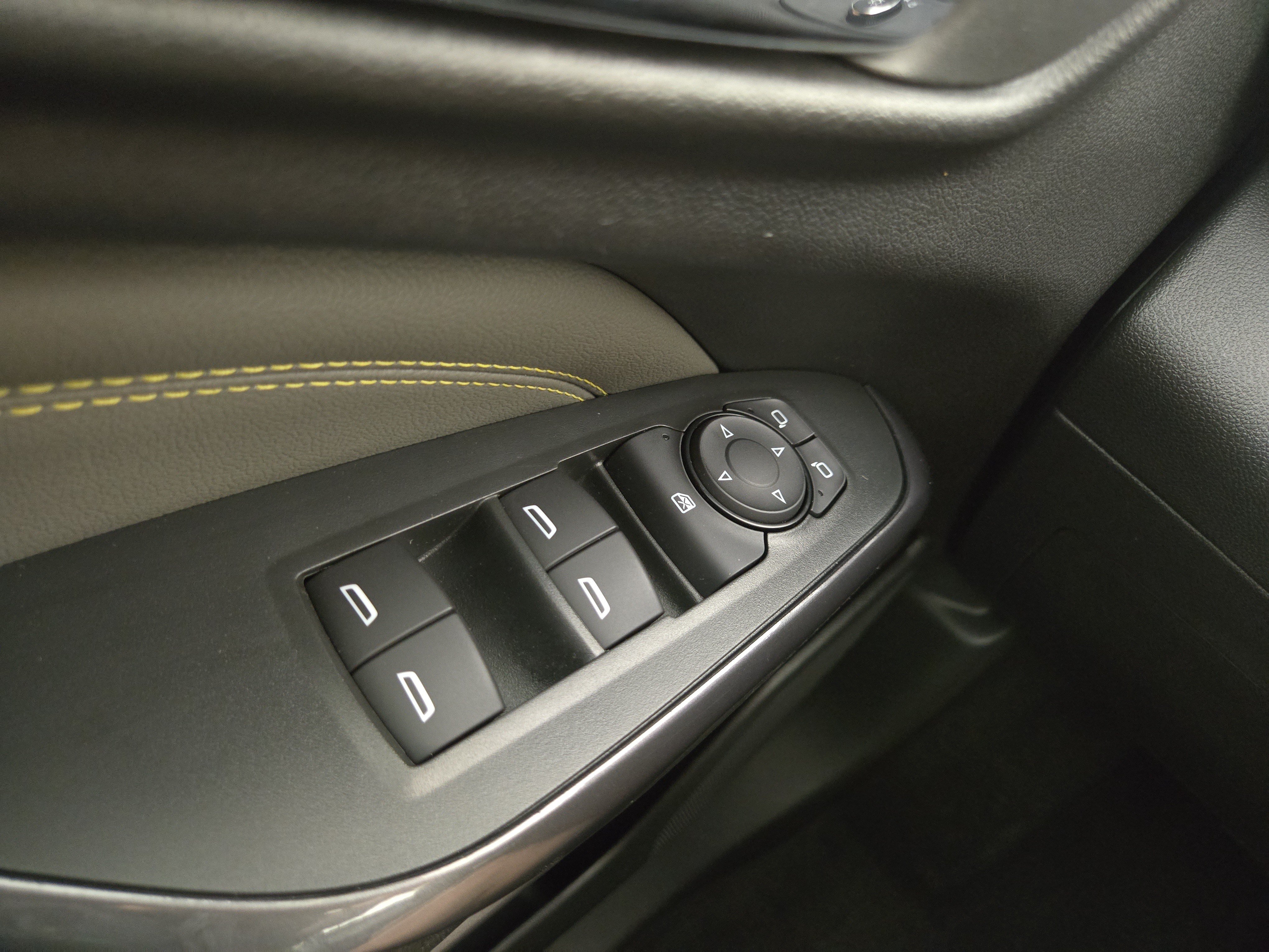 Used 2025 Chevrolet Trax ACTIV w/ Driver Confidence Package FWD image 29