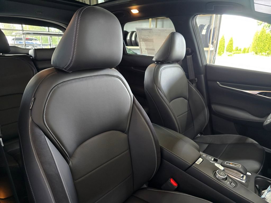 New 2025 INFINITI QX50 Sport image 32