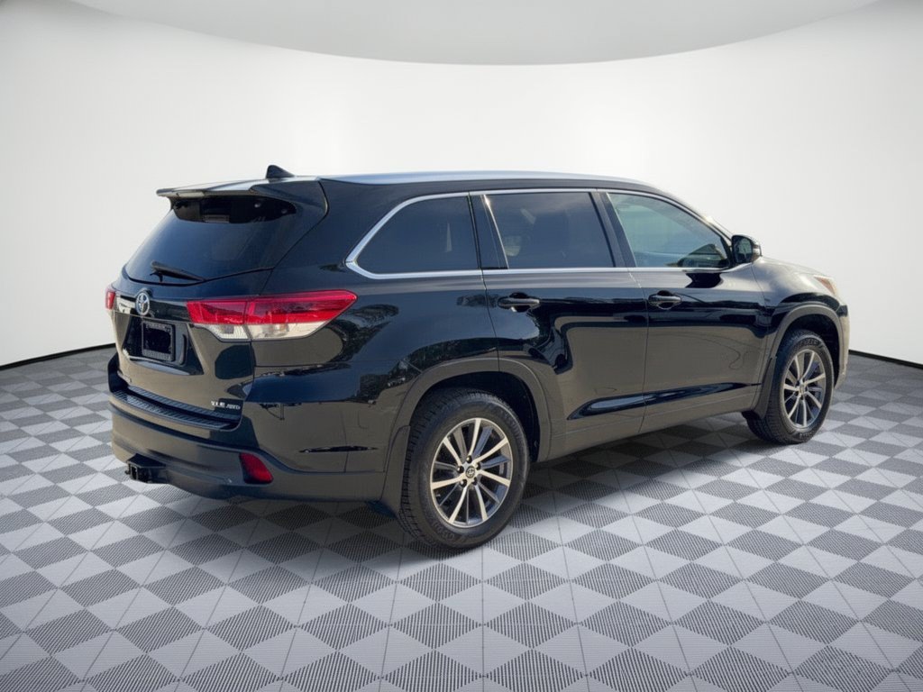 Used 2019 Toyota Highlander XLE AWD/4WD image 9