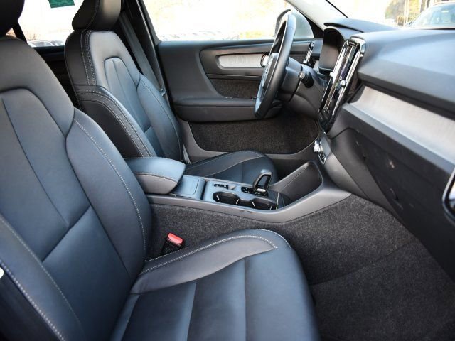 Certified 2025 Volvo XC40 B5 Core AWD/4WD image 26