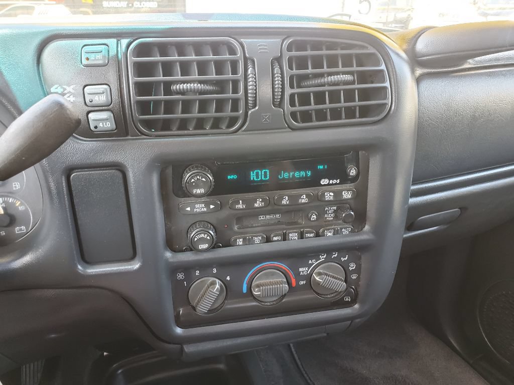 Used 2002 Chevrolet S10 Pickup LS w/ LS Preferred Equipment Group AWD/4WD image 21