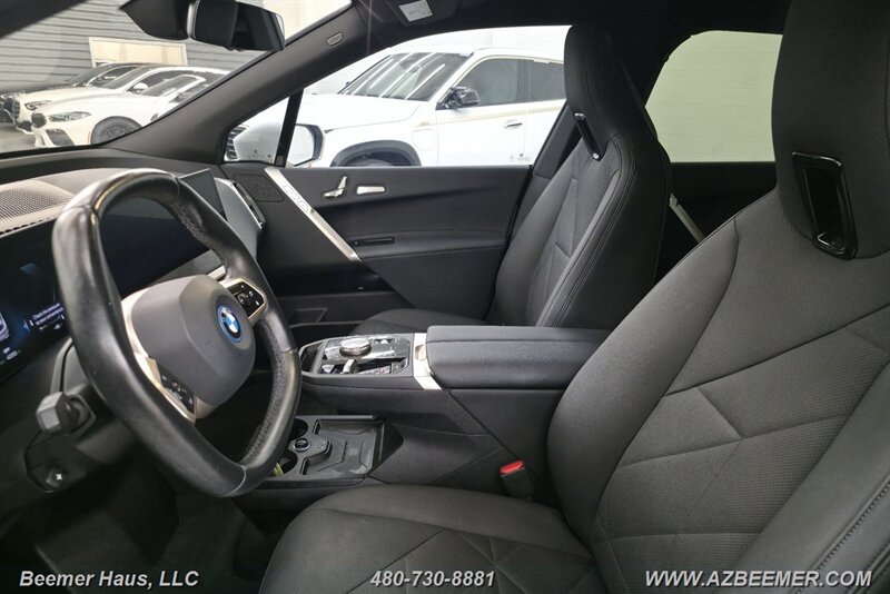 Used 2023 BMW iX xDrive50 w/ Sport Package AWD/4WD image 22
