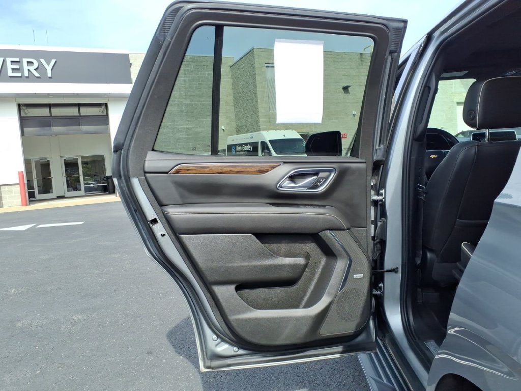 Used 2023 Chevrolet Tahoe Premier AWD/4WD image 14