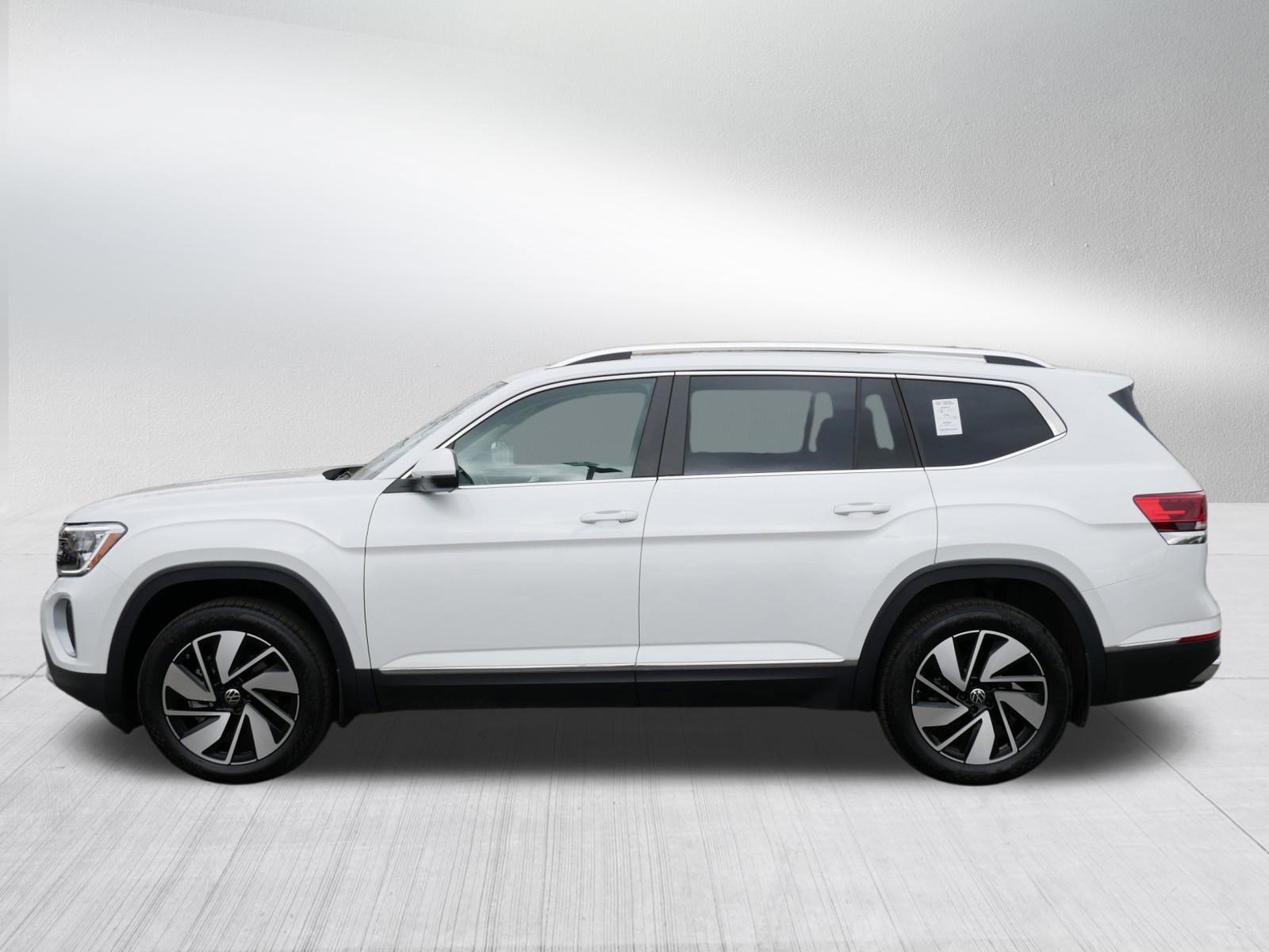 Certified 2024 Volkswagen Atlas SEL AWD/4WD image 4