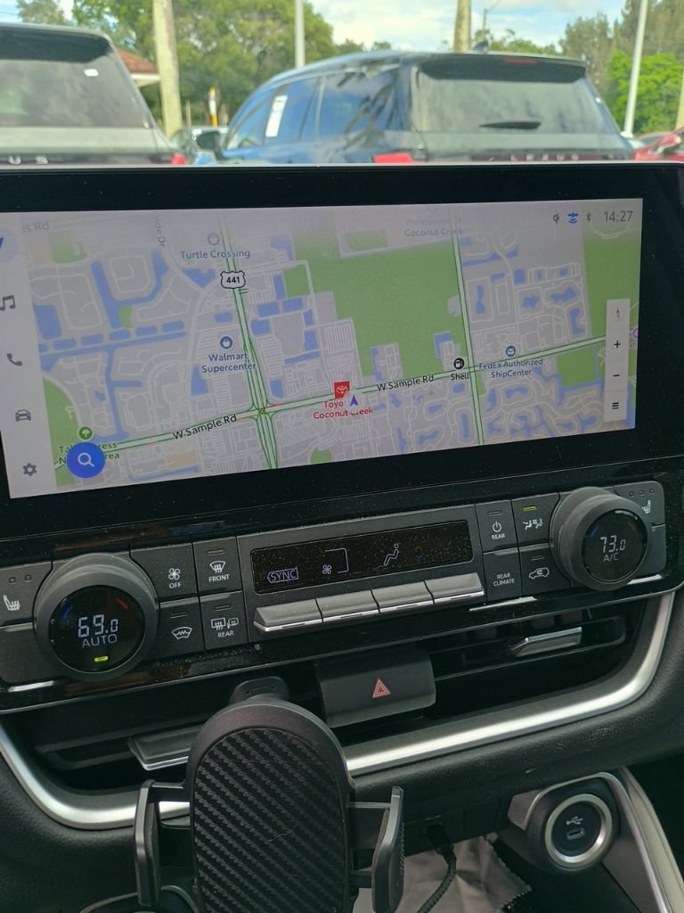 Used 2025 Toyota Grand Highlander XLE FWD image 4