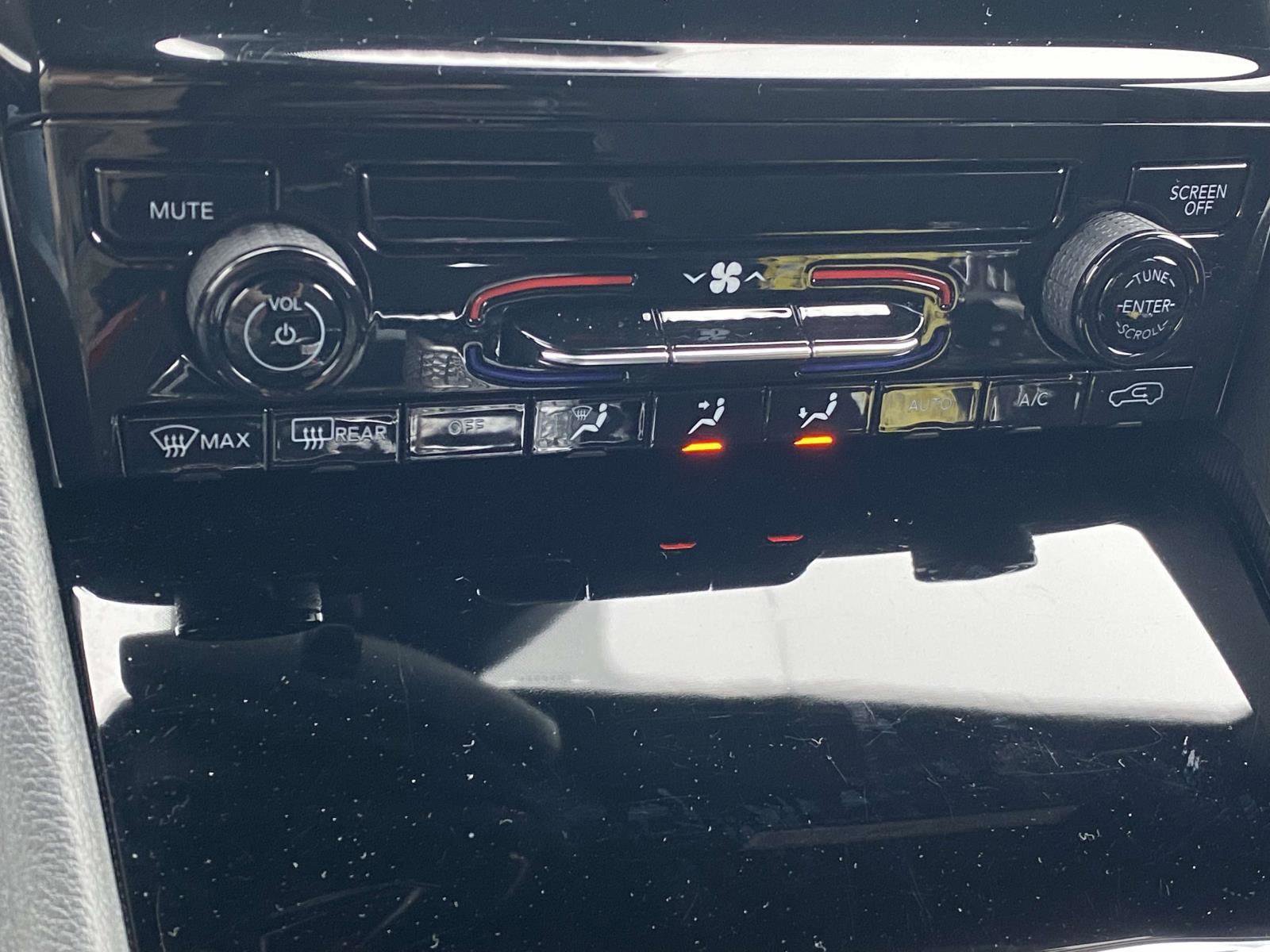 Certified 2024 Jeep Grand Cherokee Laredo image 8