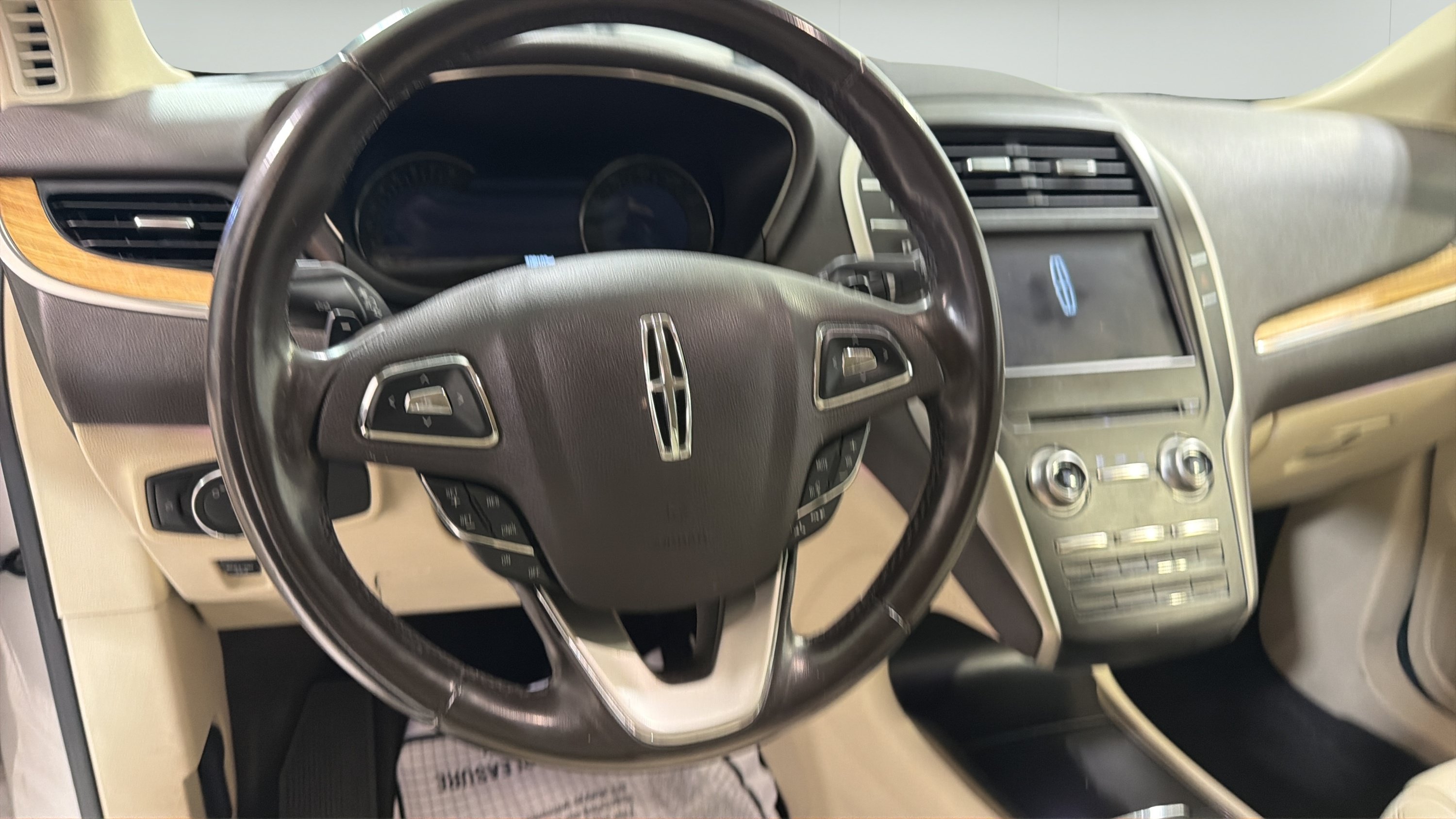 Used 2015 Lincoln MKC FWD w/ Equipment Group 101A Select image 12