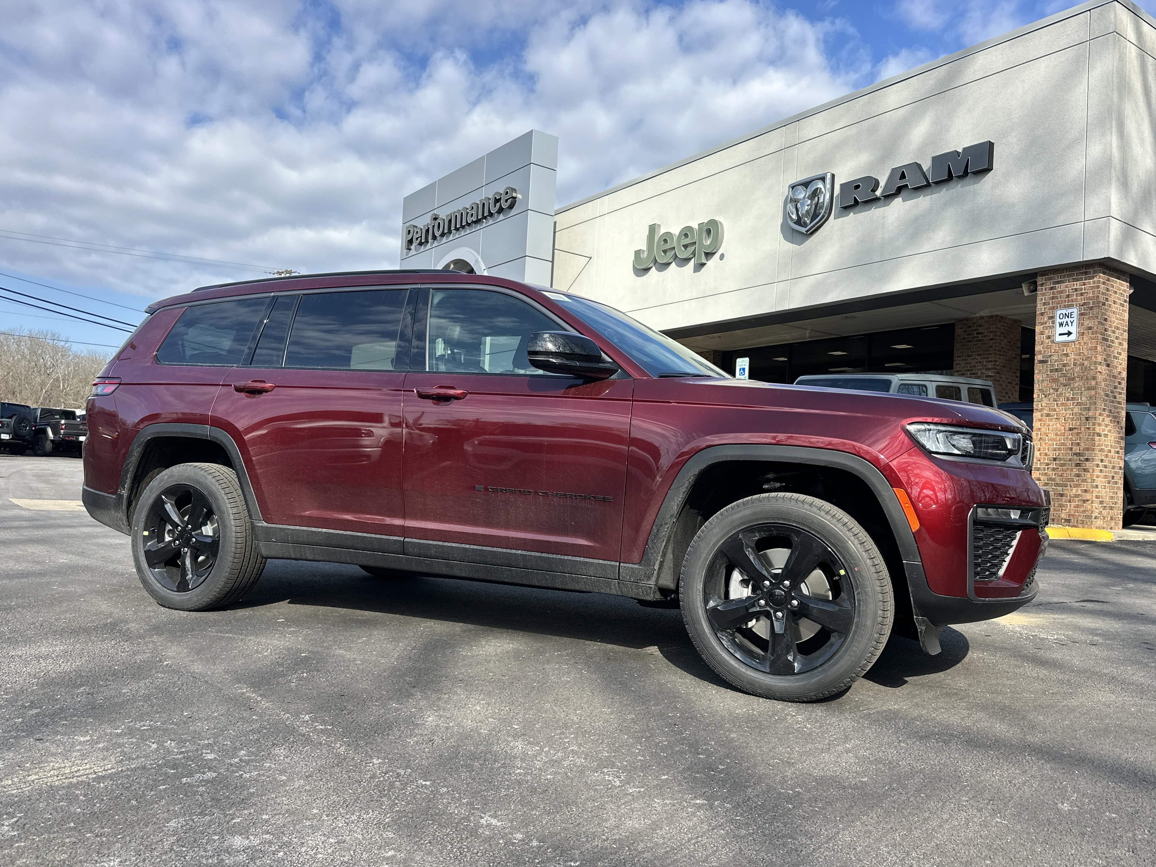 New 2026 Jeep Grand Cherokee L Limited w/ Limited Altitude Package AWD/4WD image 18