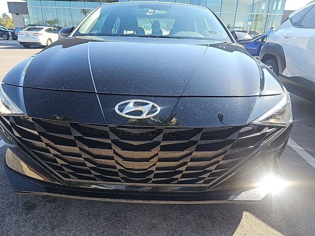 Used 2023 Hyundai Elantra SEL image 3