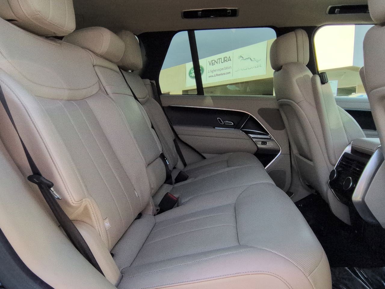 Used 2024 Land Rover Range Rover SE image 25