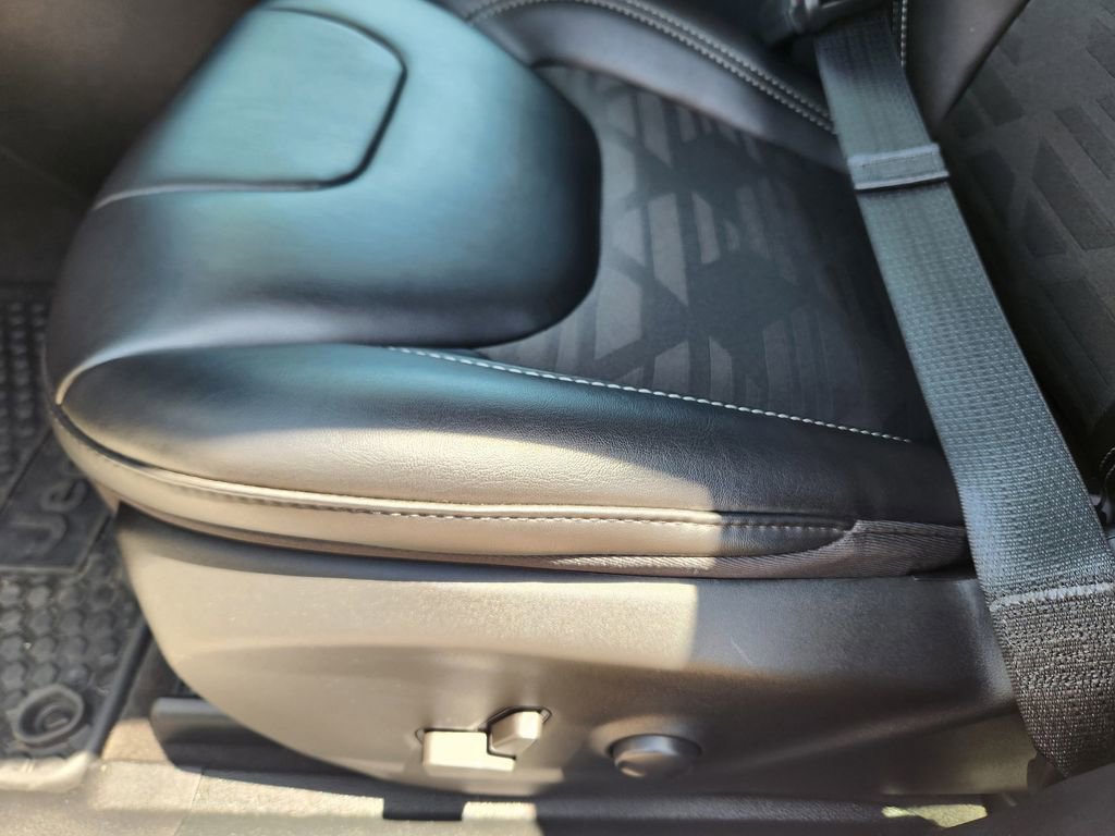 Used 2022 Jeep Cherokee Latitude image 9